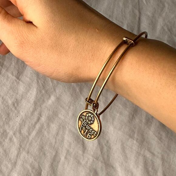 "Sweet 16" bangle gold bracelet from Wind & Fire - Picture 6 of 8